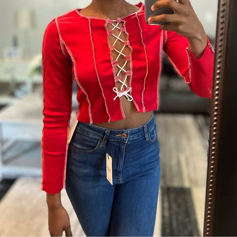 Red White Long Sleeved Lace Up Contrast Exposed Stitch Crop Top Juniors S/M, NWT